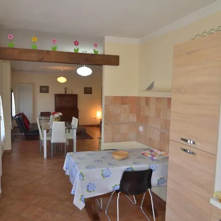 Elegante Ed Economico A דירה